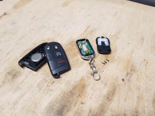 Wymiana baterii w kluczach samochodowych